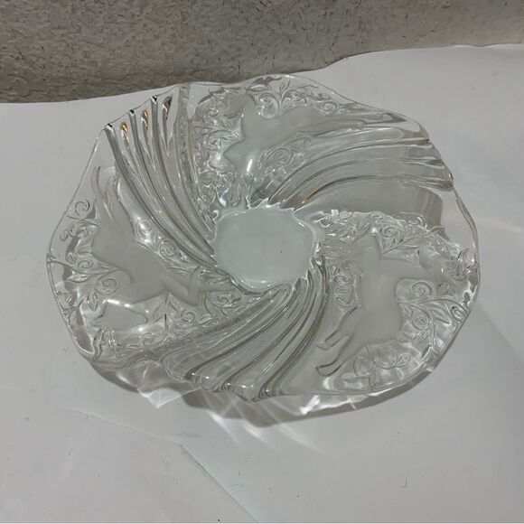 MIKASA CHRISTMAS MEDLEY FROSTED/CLEAR CRYSTAL BON BON/CANDY PLATE/DISH. 9”X 2”G9 - Picture 4 of 10